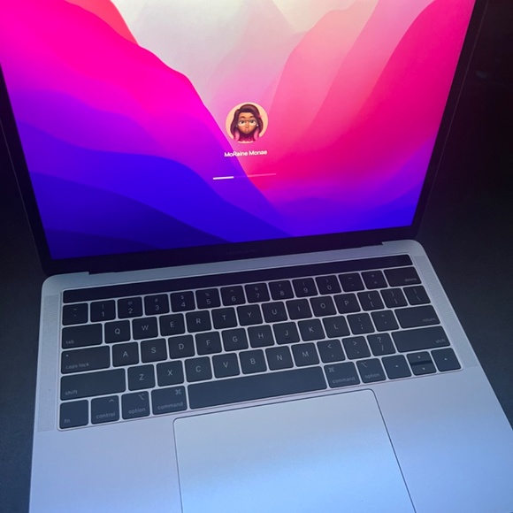 MacBook Pro - Picture 3 of 5